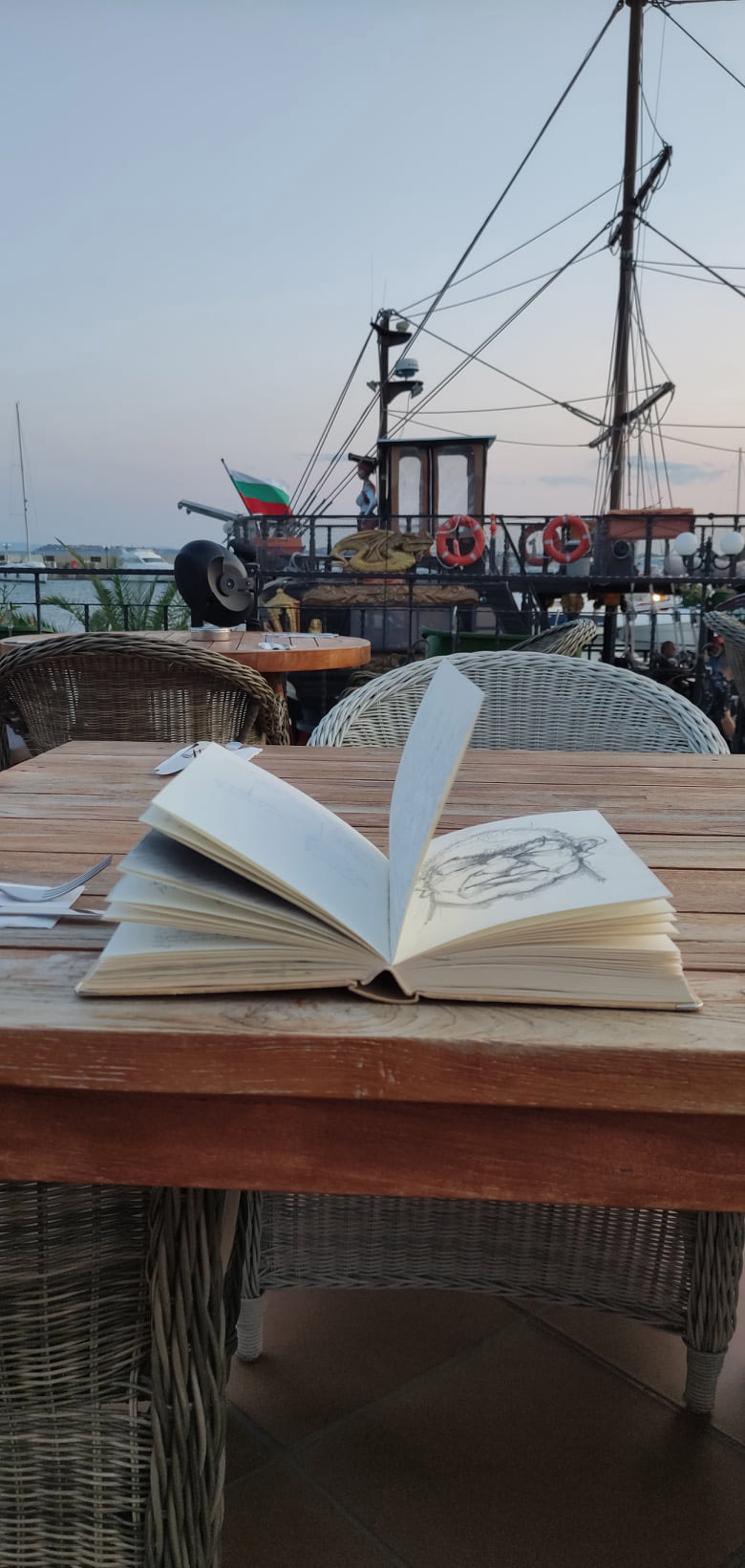 With the sea breeze we look at my sketchbook